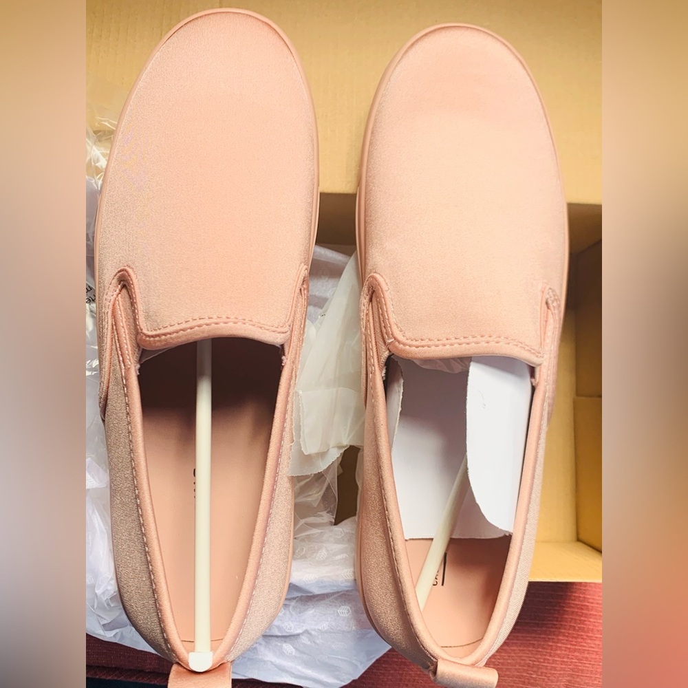 Call It Spring “Fiamma” Slip-On Sneakers in Blush Pink (Size 8)